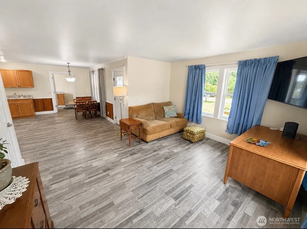 105 22nd Street NE Long Beach, WA 98631