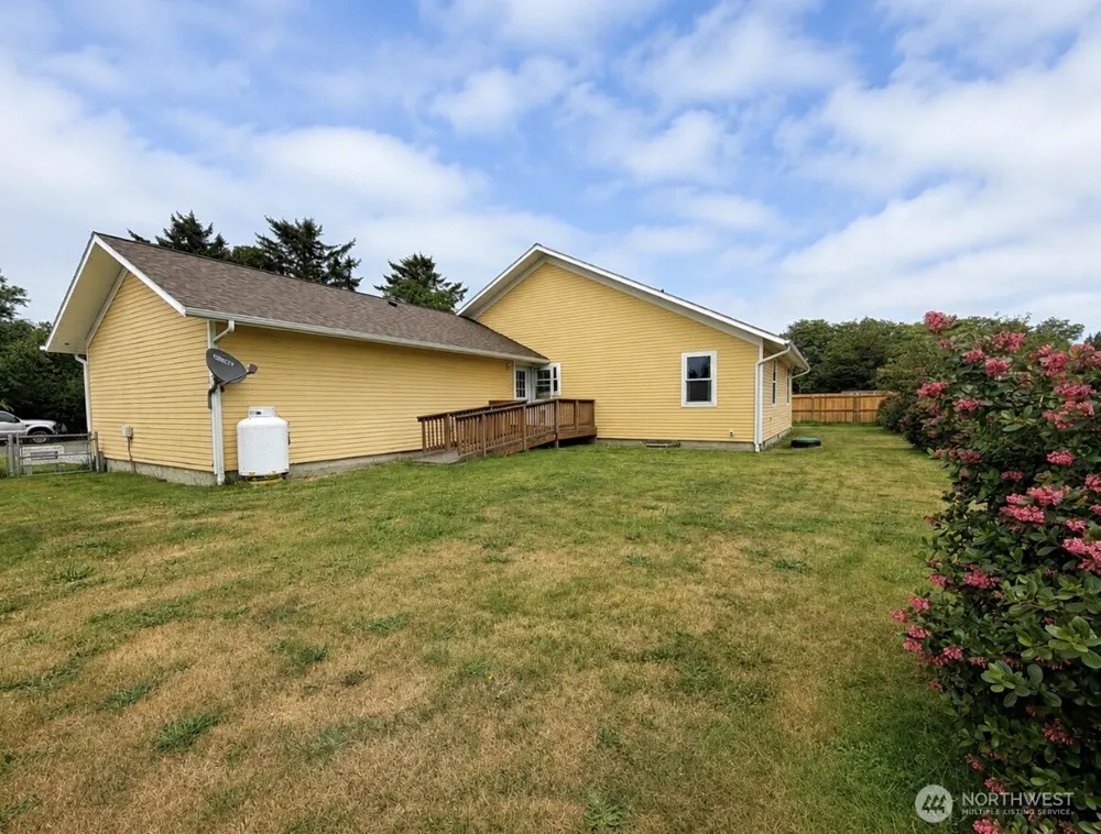 105 22nd Street NE Long Beach, WA 98631