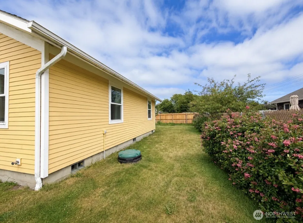 105 22nd Street NE Long Beach, WA 98631