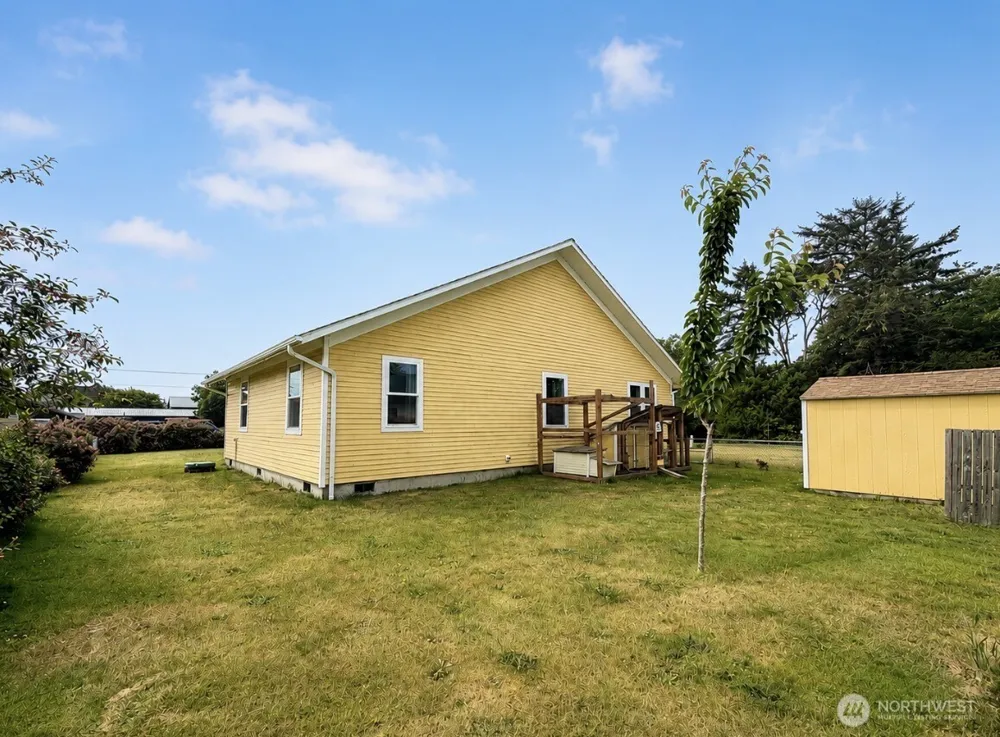 105 22nd Street NE Long Beach, WA 98631