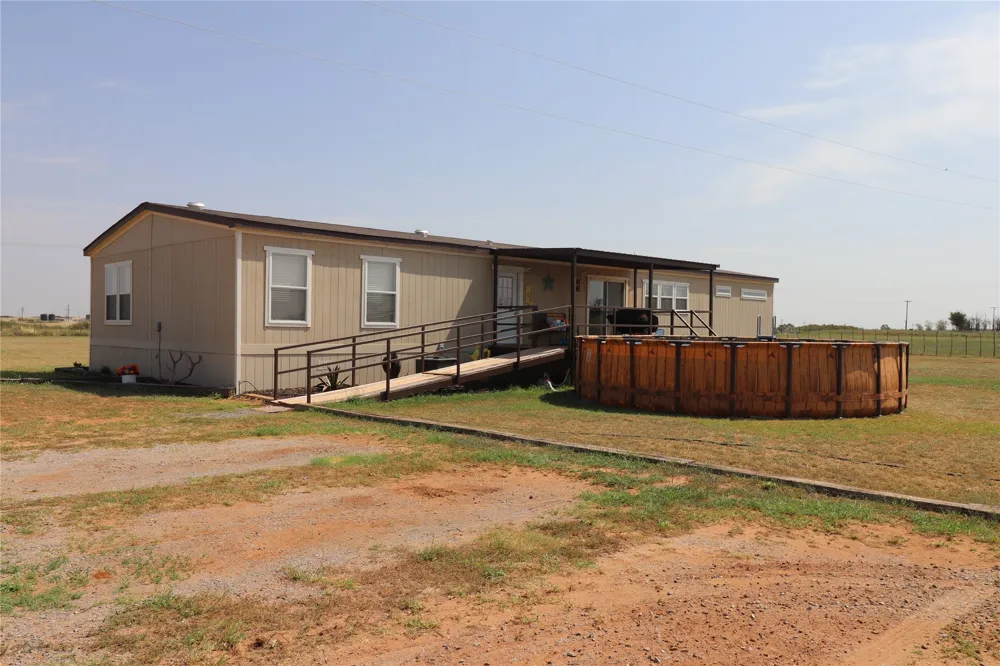9315 CR 106 W Vernon, TX 76384