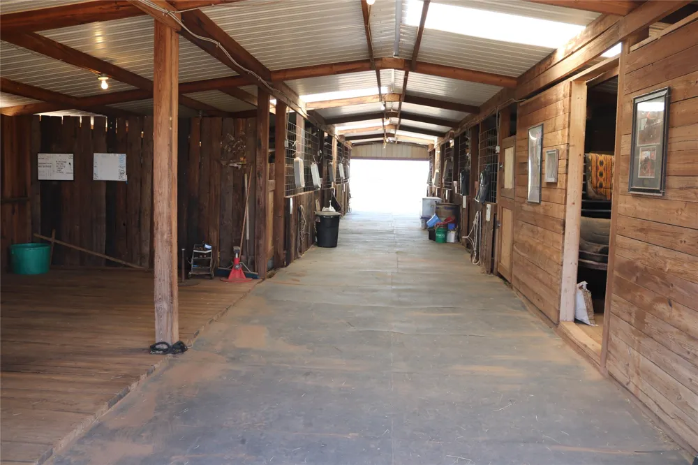 9315 CR 106 W Vernon, TX 76384