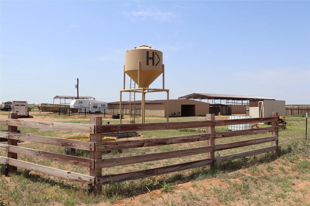 9315 CR 106 W Vernon, TX 76384