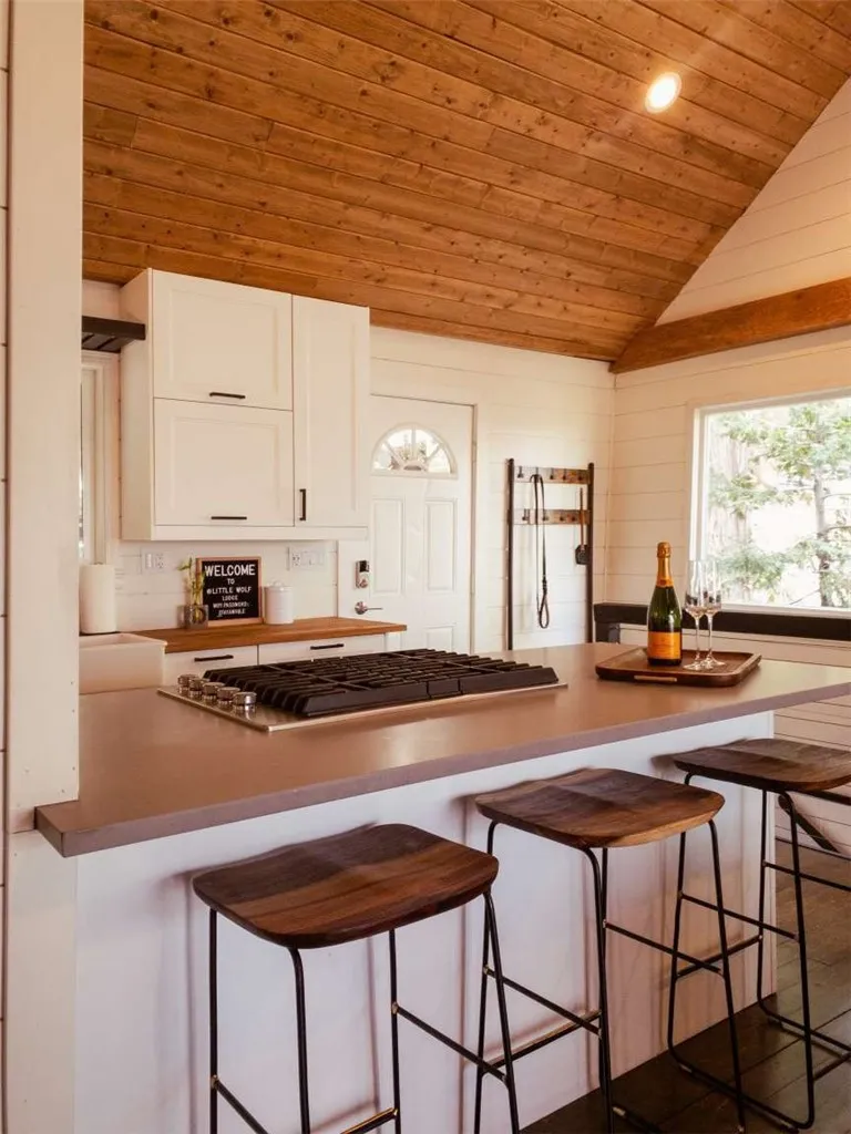 975 Mercury Way Crestline, CA 92325