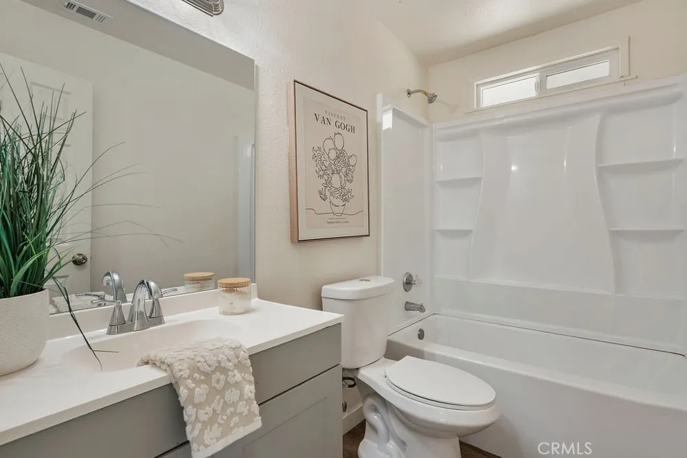 40104 166th Street E Lake Los Angeles, CA 93591