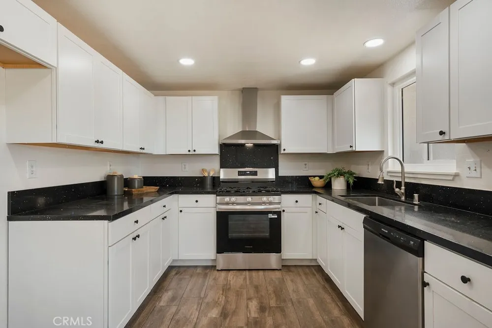 40104 166th Street E Lake Los Angeles, CA 93591