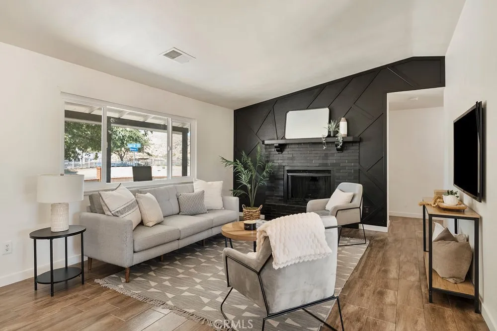 40104 166th Street E Lake Los Angeles, CA 93591
