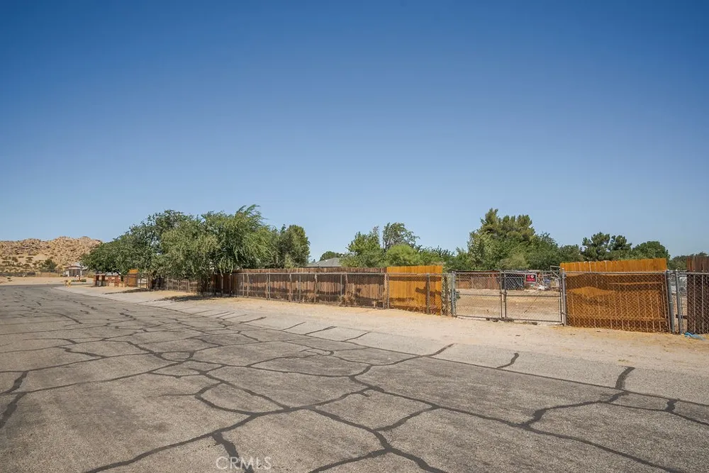 40104 166th Street E Lake Los Angeles, CA 93591