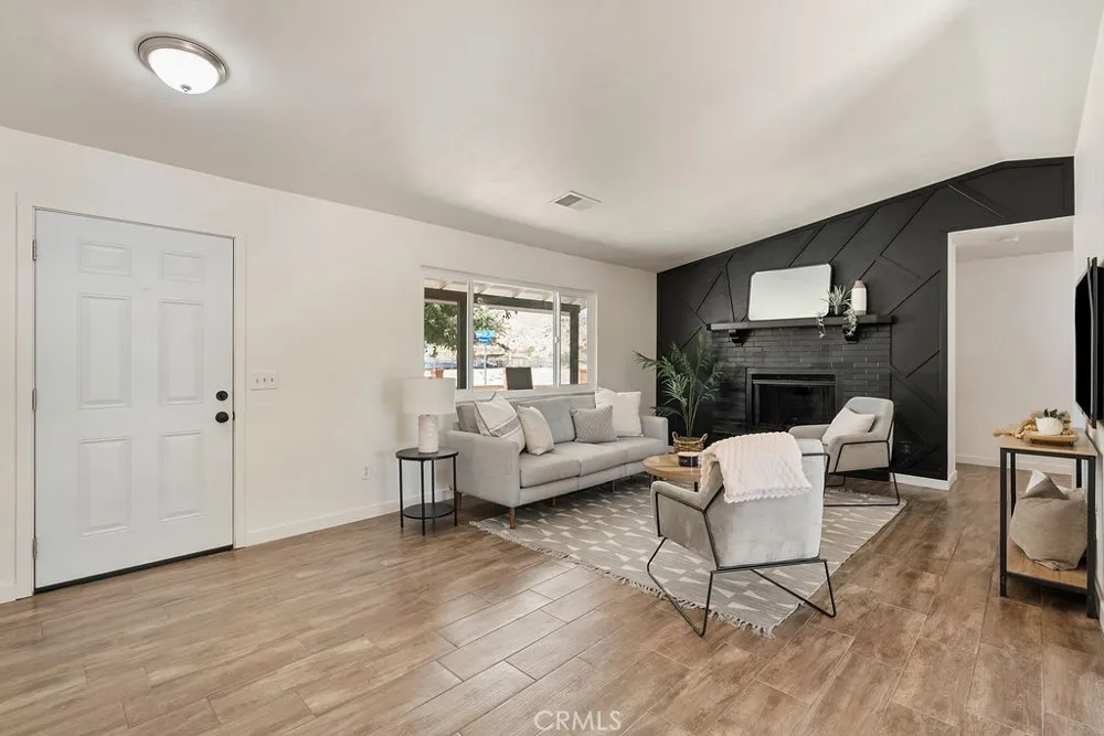 40104 166th Street E Lake Los Angeles, CA 93591