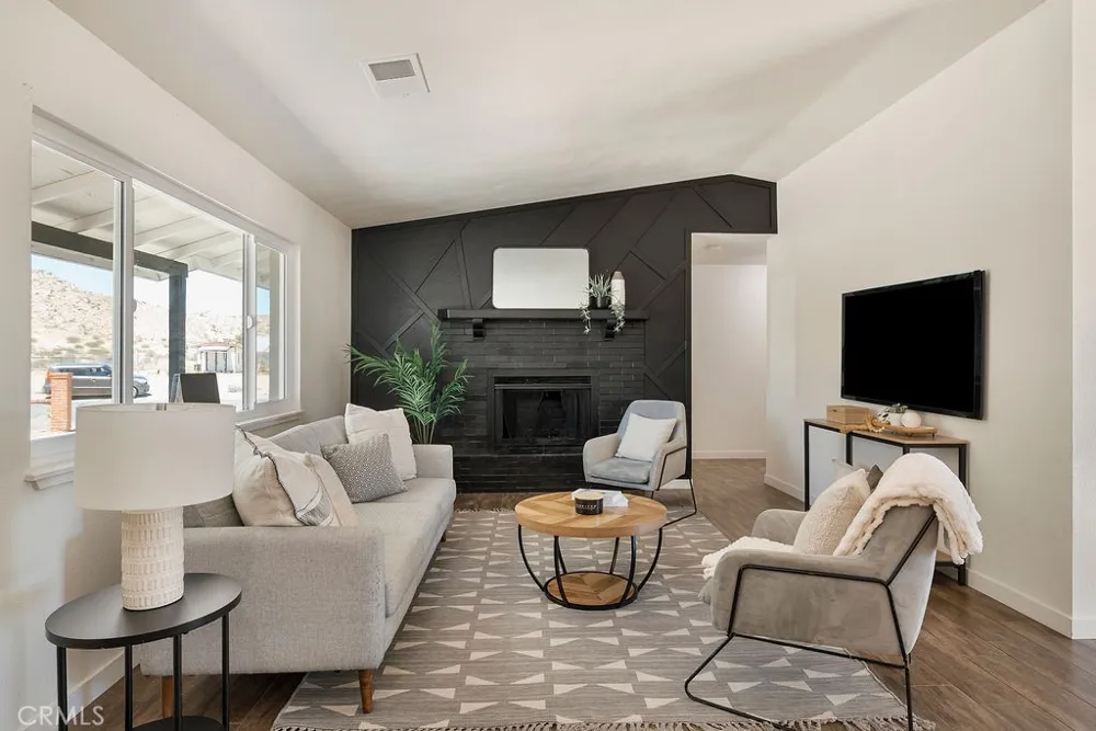 40104 166th Street E Lake Los Angeles, CA 93591