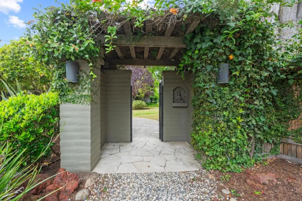 3369 Trevis Way Carmel, CA 93923