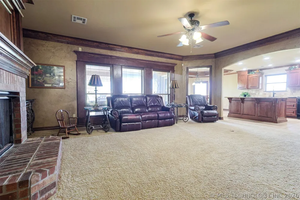 14391 Sandstone Avenue Skiatook, OK 74070