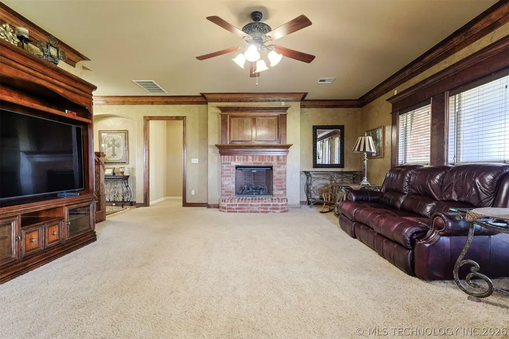 14391 Sandstone Avenue Skiatook, OK 74070