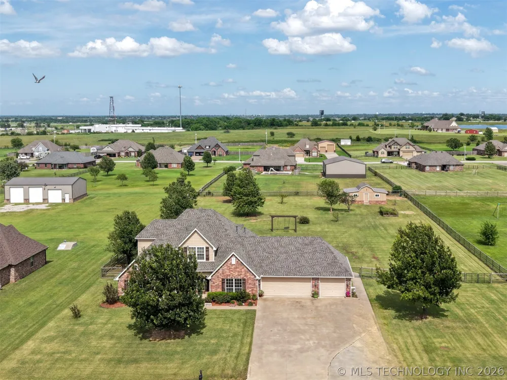 14391 Sandstone Avenue Skiatook, OK 74070