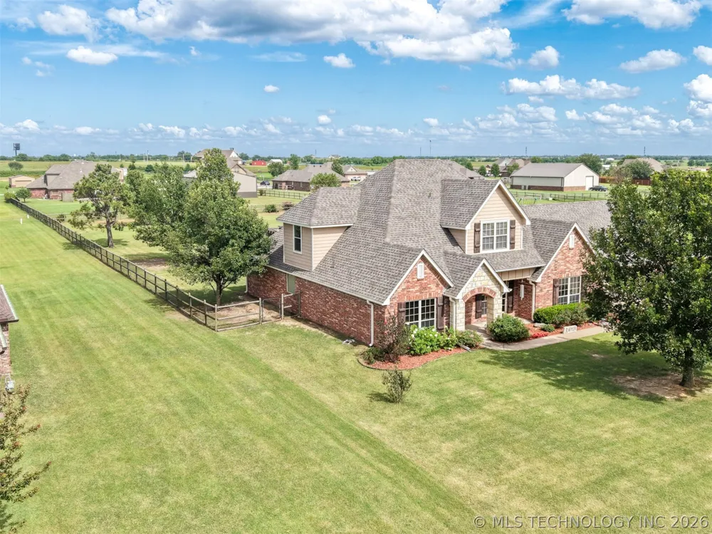 14391 Sandstone Avenue Skiatook, OK 74070