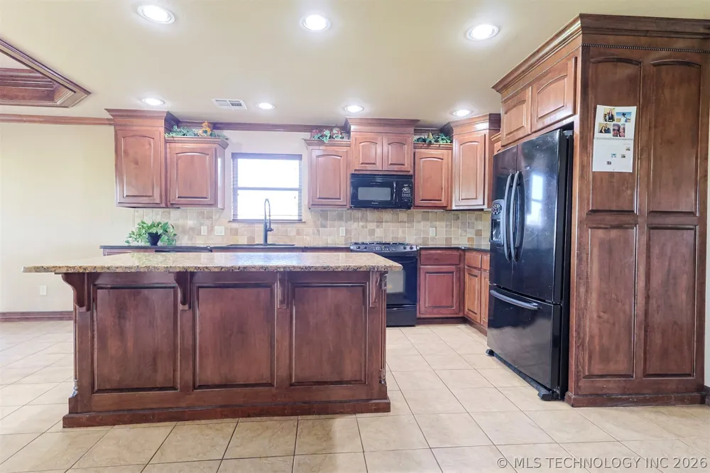14391 Sandstone Avenue Skiatook, OK 74070
