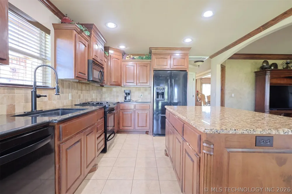 14391 Sandstone Avenue Skiatook, OK 74070