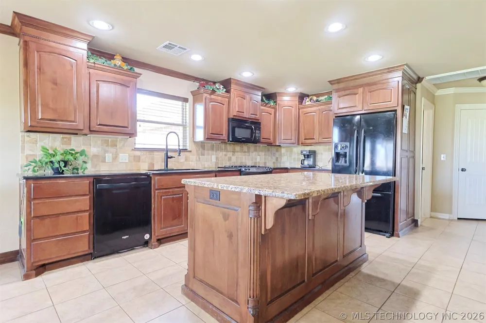 14391 Sandstone Avenue Skiatook, OK 74070