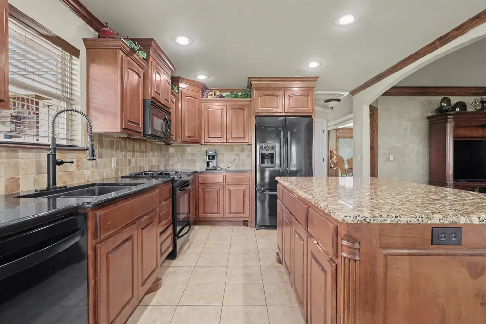 14391 Sandstone Avenue Skiatook, OK 74070