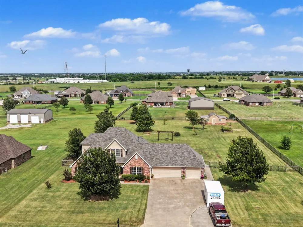 14391 Sandstone Avenue Skiatook, OK 74070