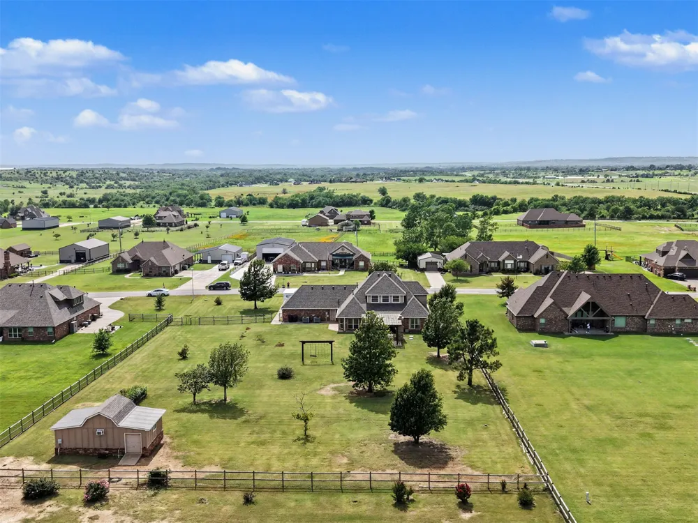 14391 Sandstone Avenue Skiatook, OK 74070
