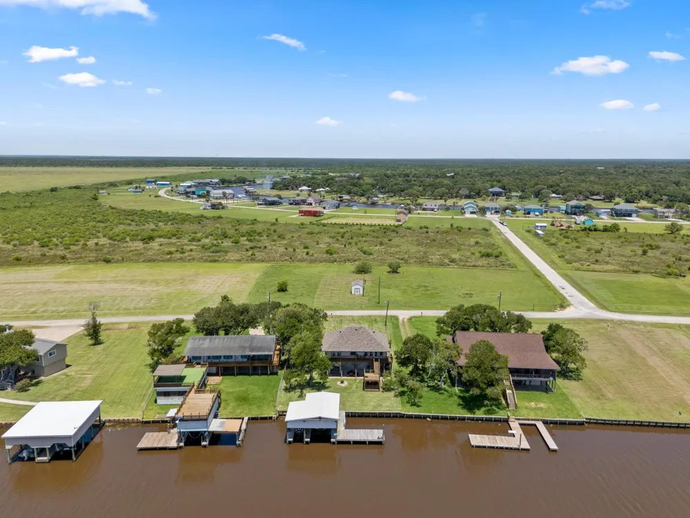 2777 Cr 291 Red Bend Road Sargent, TX 77414
