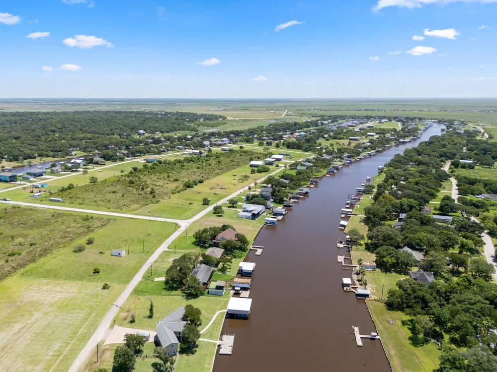 2777 Cr 291 Red Bend Road Sargent, TX 77414