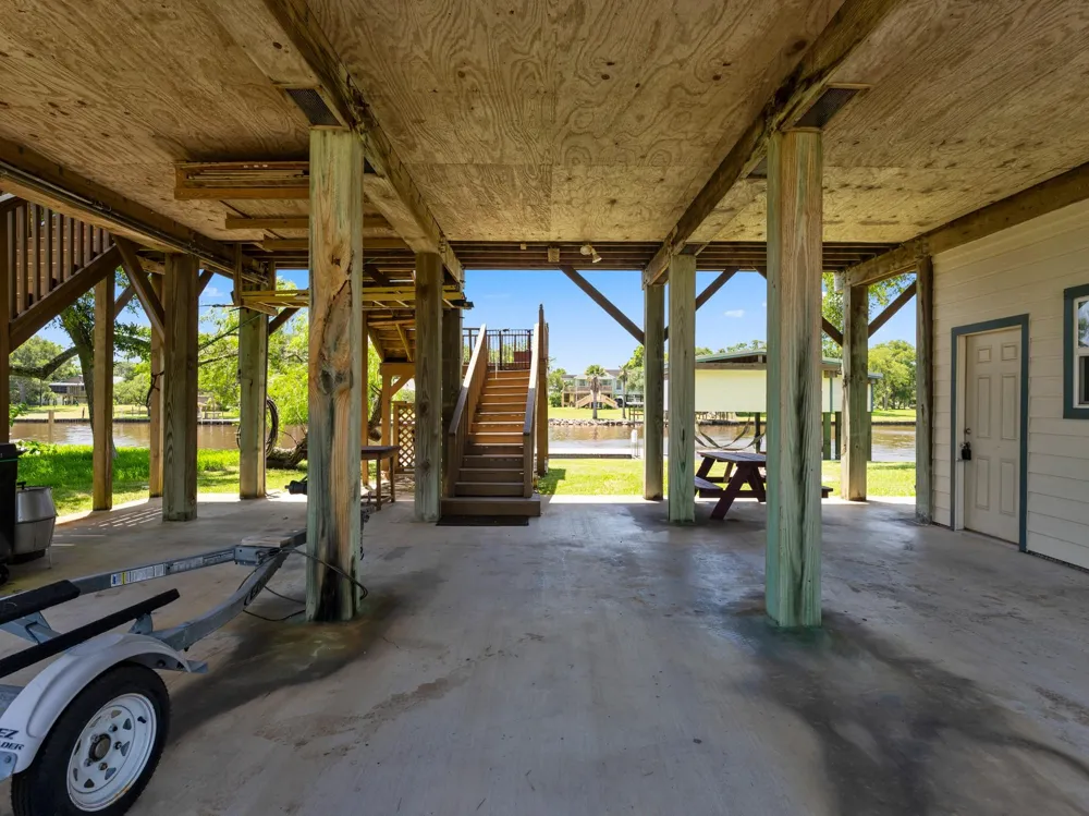2777 Cr 291 Red Bend Road Sargent, TX 77414