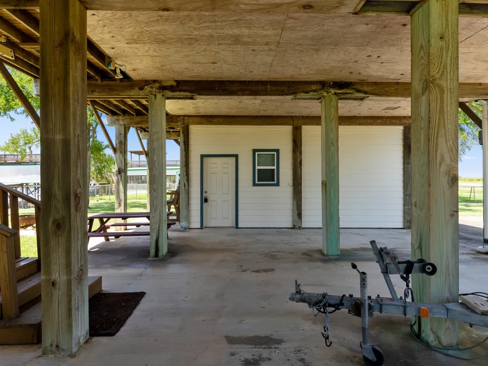 2777 Cr 291 Red Bend Road Sargent, TX 77414