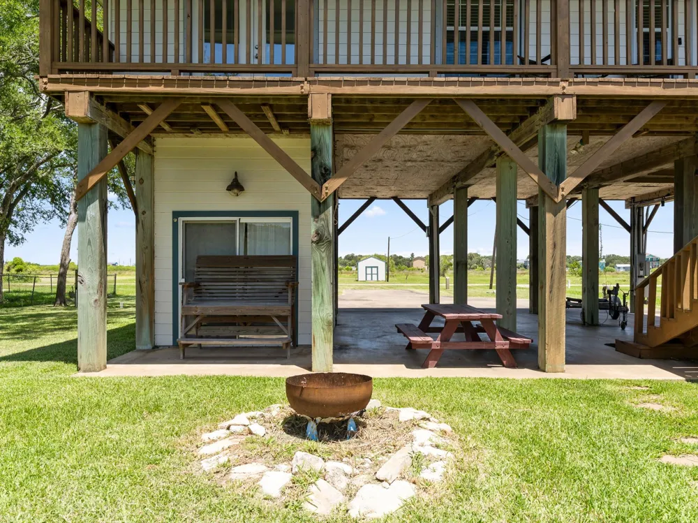 2777 Cr 291 Red Bend Road Sargent, TX 77414