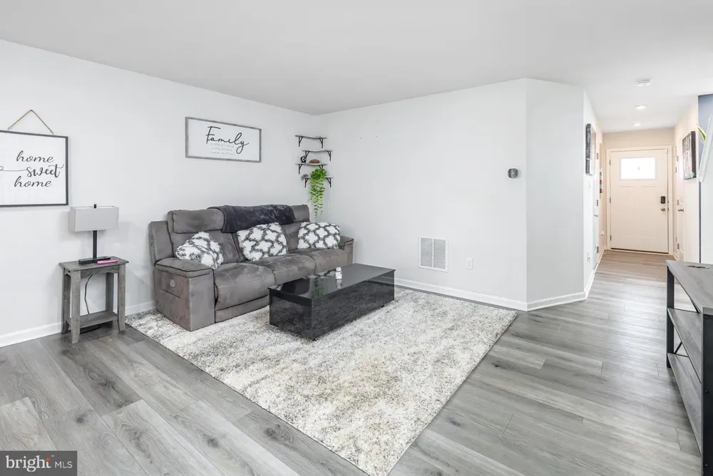 41 SOUTHWIND DRIVE Blackwood, NJ 08012