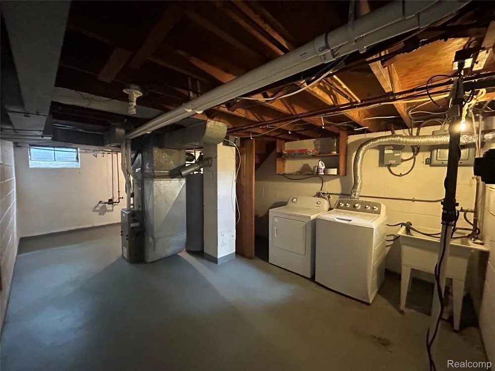 3364 Elder Road West Bloomfield Charter Township, MI 48324