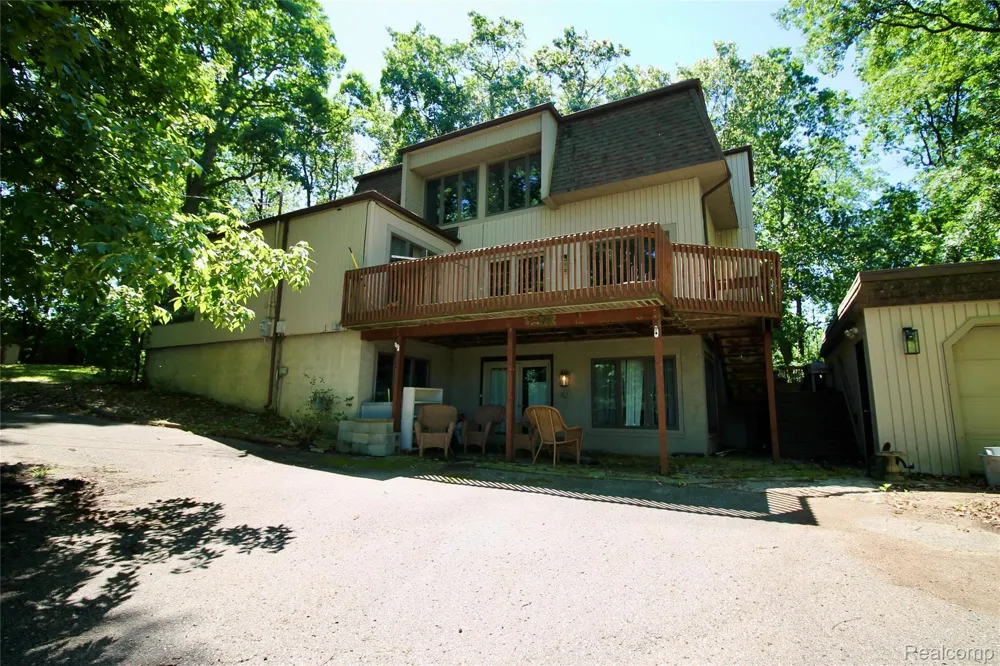3515 Lahring Fenton City, MI 48451
