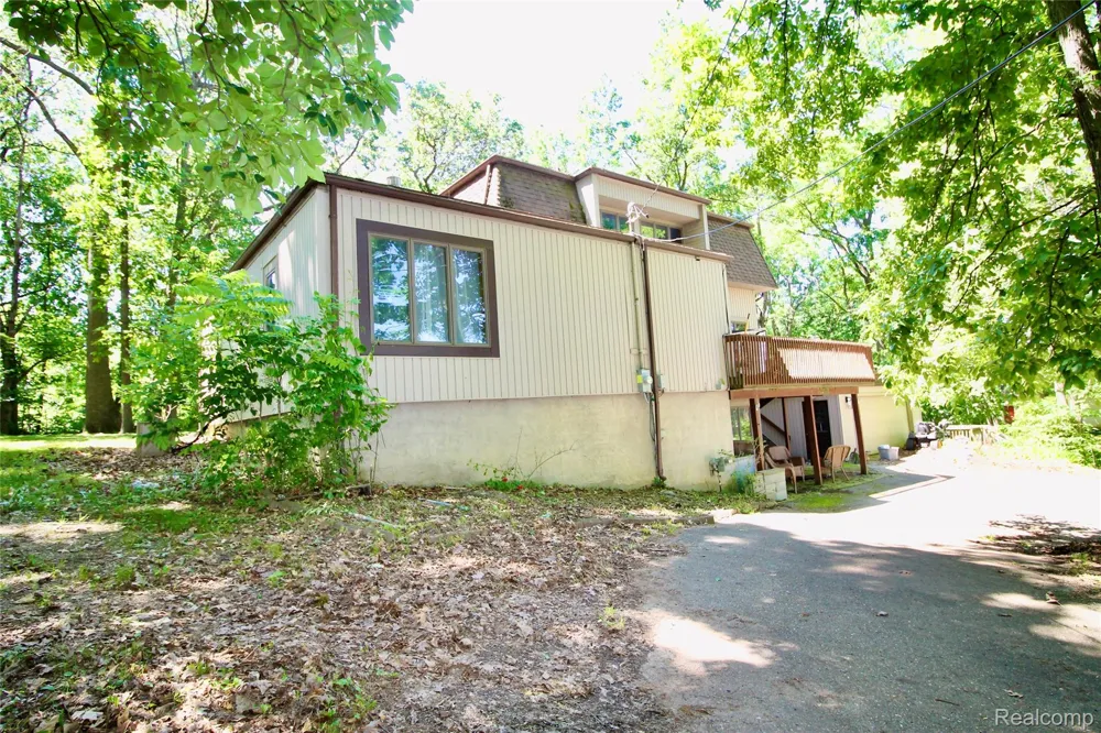 3515 Lahring Fenton City, MI 48451