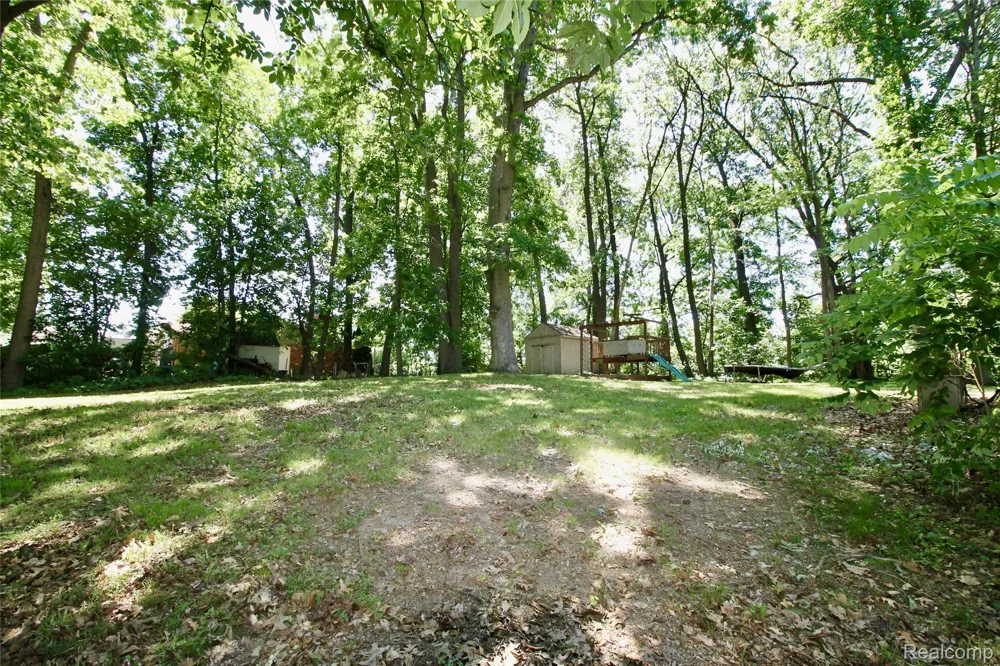 3515 Lahring Fenton City, MI 48451