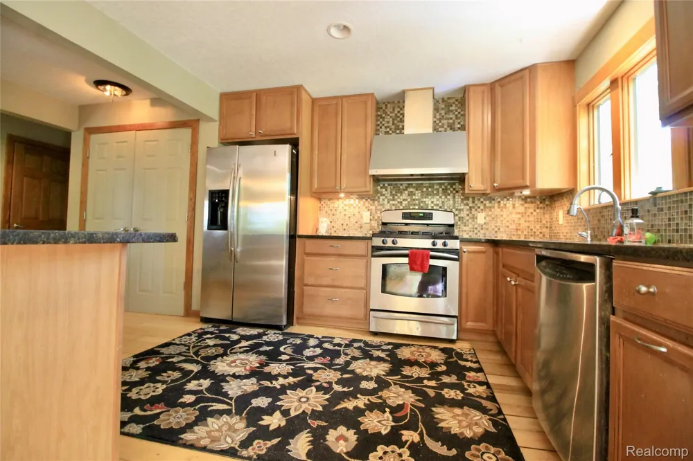 3515 Lahring Fenton City, MI 48451