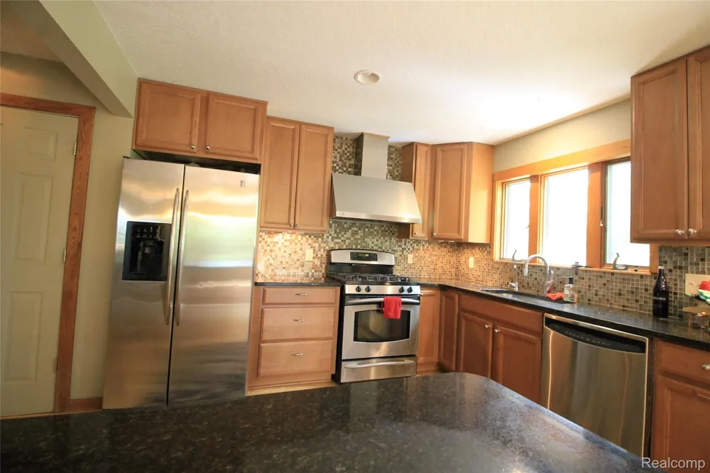 3515 Lahring Fenton City, MI 48451