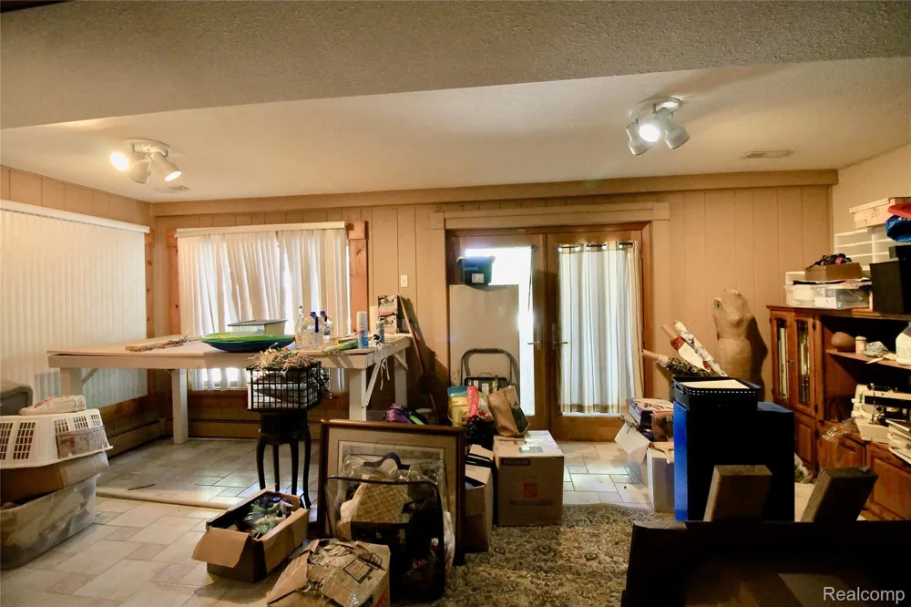 3515 Lahring Fenton City, MI 48451