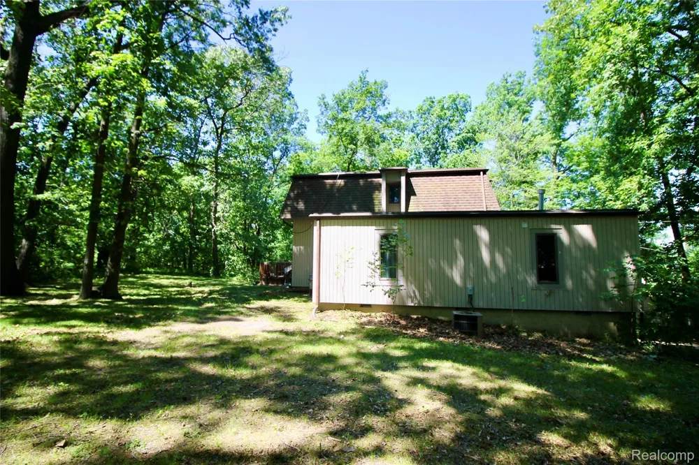 3515 Lahring Fenton City, MI 48451