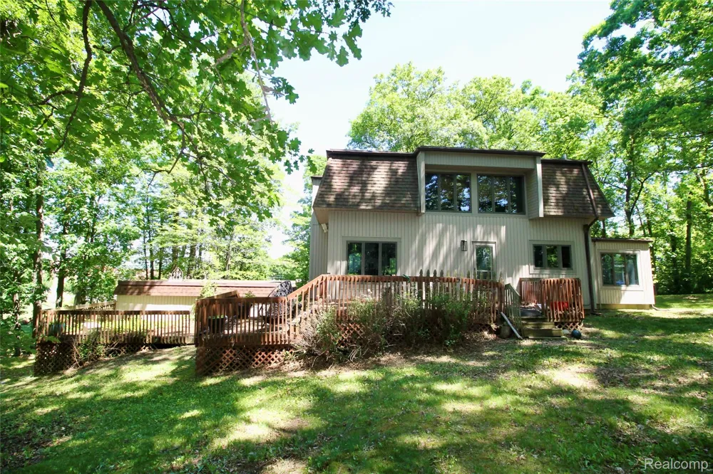 3515 Lahring Fenton City, MI 48451