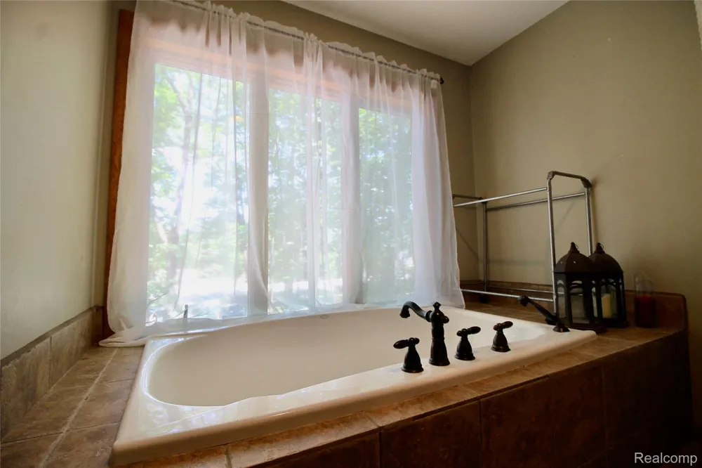 3515 Lahring Fenton City, MI 48451