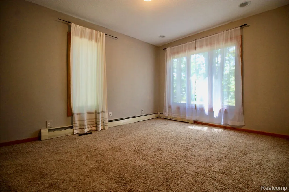 3515 Lahring Fenton City, MI 48451