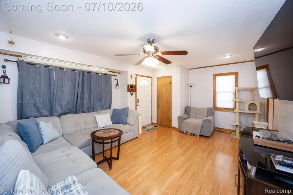 6053 John Daly Street Taylor City, MI 48180