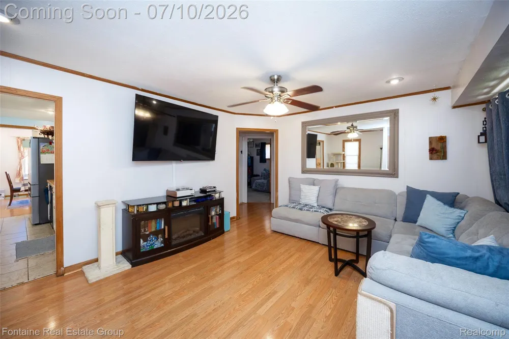 6053 John Daly Street Taylor City, MI 48180