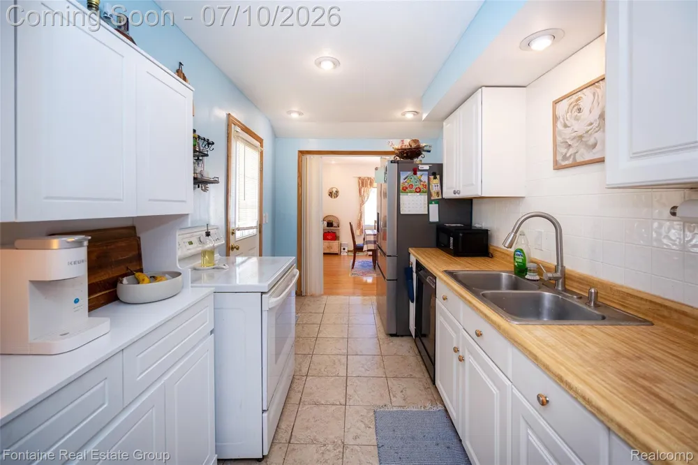 6053 John Daly Street Taylor City, MI 48180