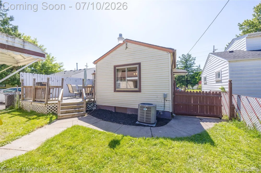 6053 John Daly Street Taylor City, MI 48180