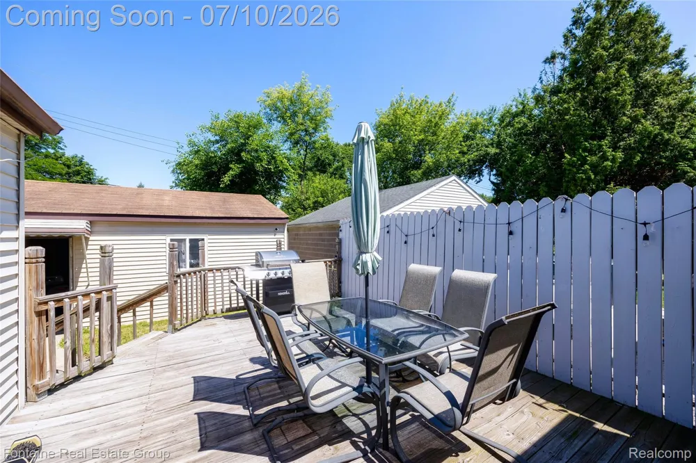 6053 John Daly Street Taylor City, MI 48180