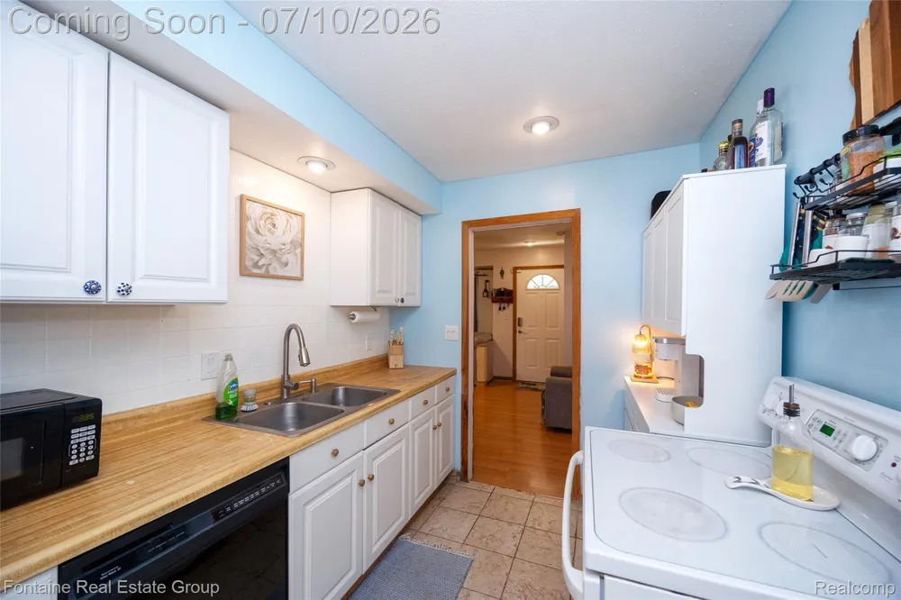 6053 John Daly Street Taylor City, MI 48180