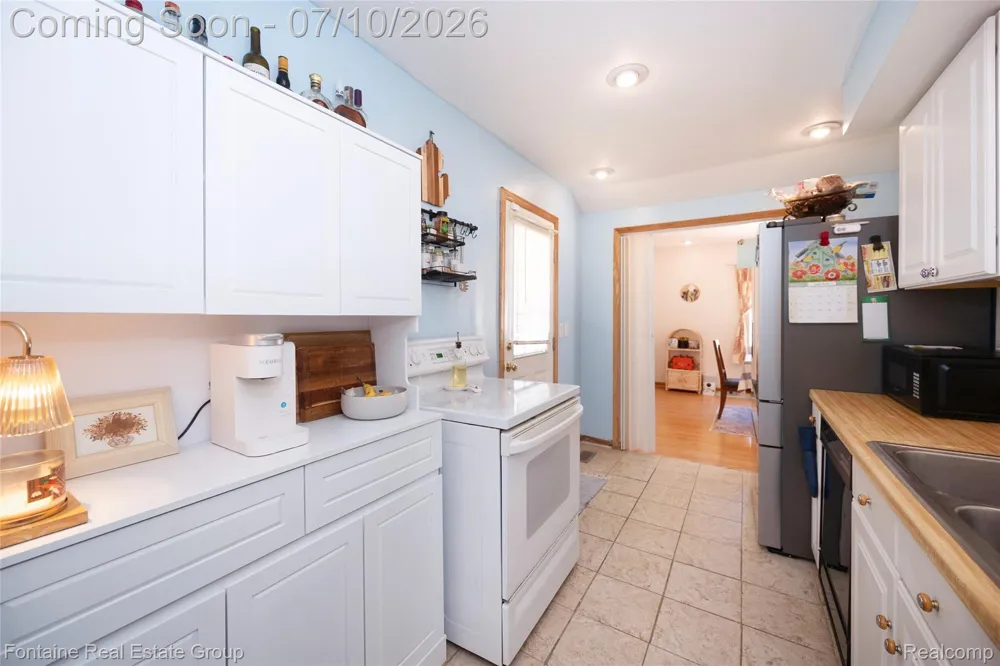 6053 John Daly Street Taylor City, MI 48180