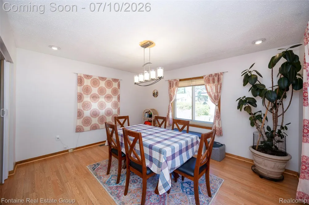 6053 John Daly Street Taylor City, MI 48180